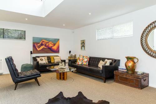 Black Luxury Lodge
