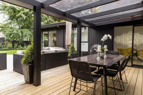 Black Luxury Lodge