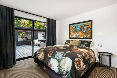 Black Luxury Lodge