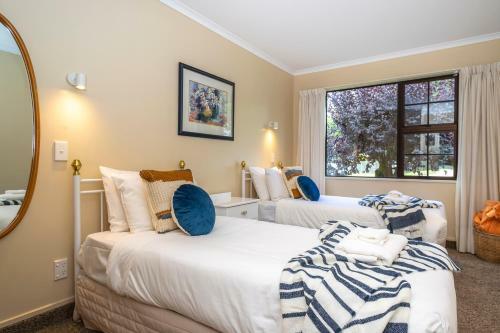 Relaxed Arrowtown Stay Minutes From Town Center