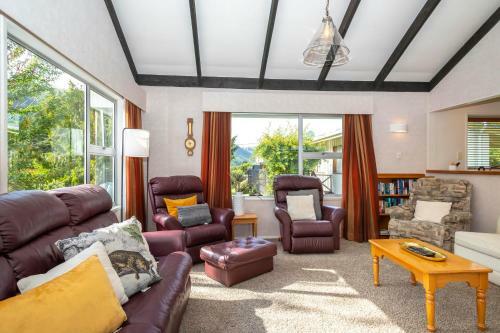 Relaxed Arrowtown Stay Minutes From Town Center