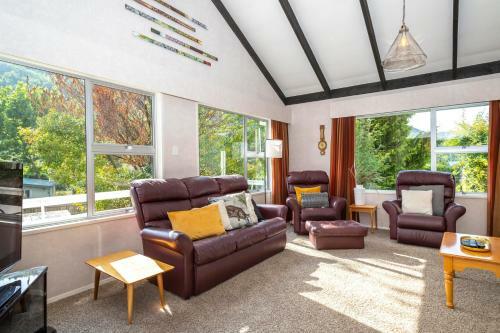 Relaxed Arrowtown Stay Minutes From Town Center