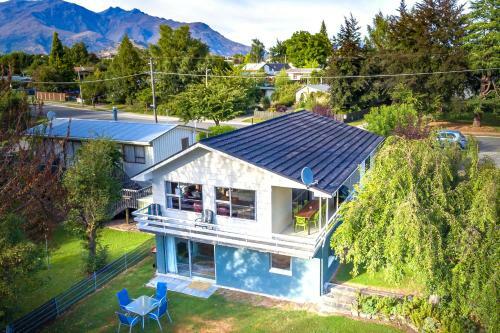 Relaxed Arrowtown Stay Minutes From Town Center