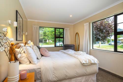 Relaxed Arrowtown Stay Minutes From Town Center