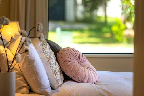 Relaxed Arrowtown Stay Minutes From Town Center