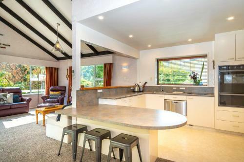 Relaxed Arrowtown Stay Minutes From Town Center