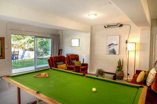 Relaxed Arrowtown Stay Minutes From Town Center