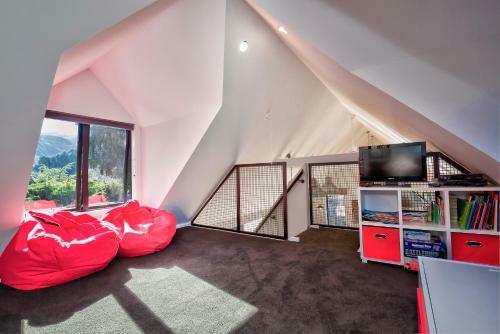 The Red Cottage With Spa