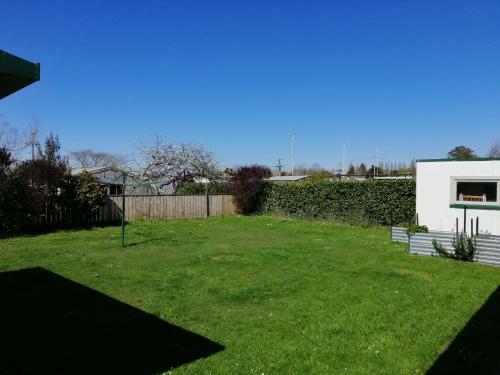 Super Central Cosy Greytown House With Garage