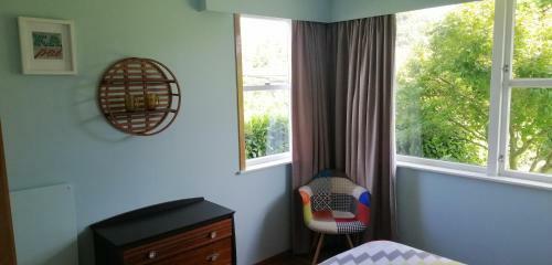 Super Central Cosy Greytown House With Garage