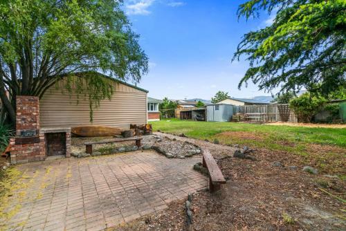 Cromwell Cottage - Cromwell Holiday Home