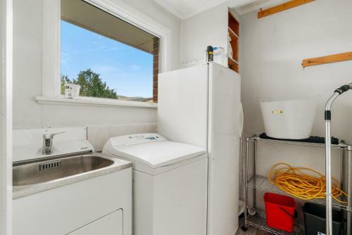 Cromwell Cottage - Cromwell Holiday Home