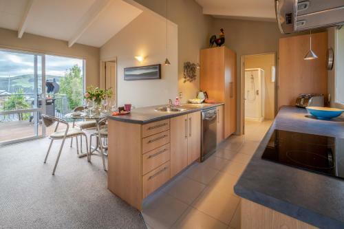 Scenic On Selwyn - Akaroa Holiday Home