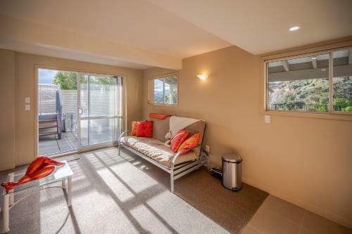 Scenic On Selwyn - Akaroa Holiday Home