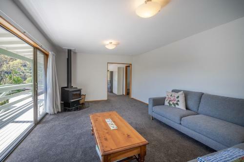 Libeau Lane Views - Akaroa Holiday Home