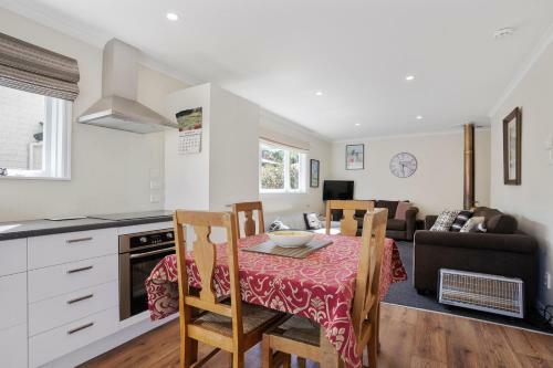 Le Solterre - Akaroa Holiday Home