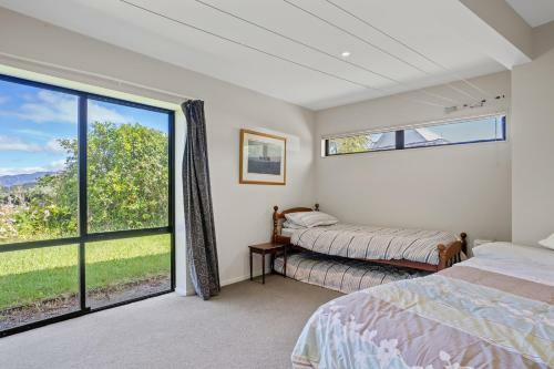 Sun Baked Akaroa Views - Akaroa Holiday Home