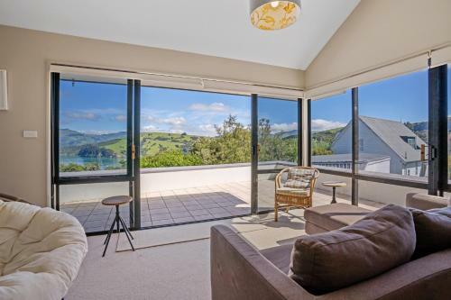 Sun Baked Akaroa Views - Akaroa Holiday Home