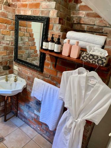 Hostal Mill Cottage - Boutique Accommodation And Garden