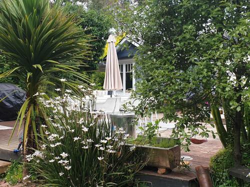 Hostal Cabins On Tudor Bed & Breakfast