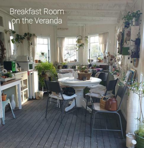 Hostal Cabins On Tudor Bed & Breakfast