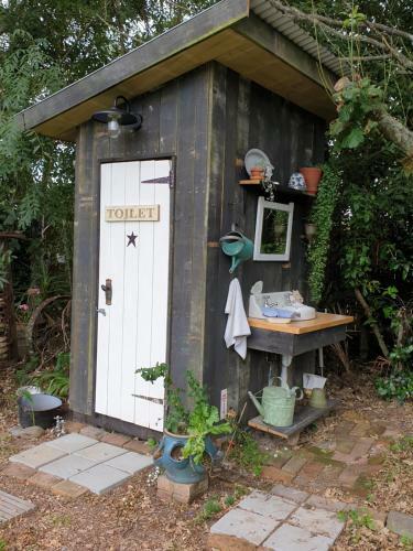 Hostal Cabins On Tudor Bed & Breakfast