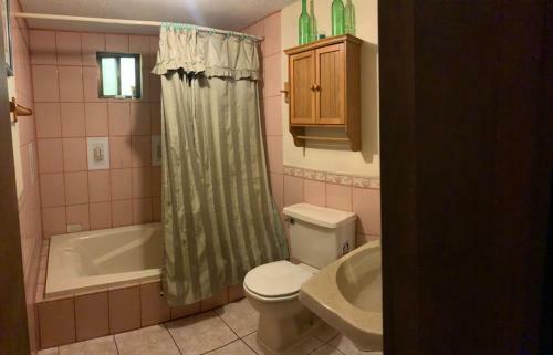 Hostal Habitaci�n Privada Con Balc�n - Bunker House