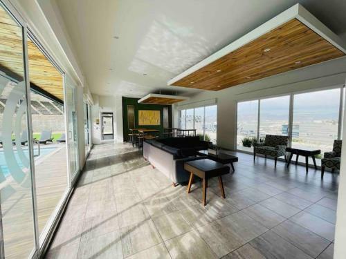 Hermosa Villa Llena De Vida Con Alberca Gym?