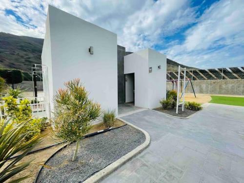 Hermosa Villa Llena De Vida Con Alberca Gym?