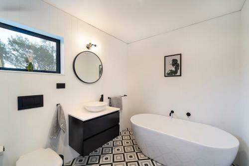 Black Barn Modern: Luxe Martinborough Escape