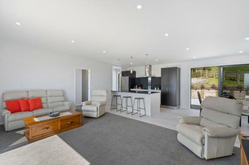 Waterview - Cable Bay Holiday Home