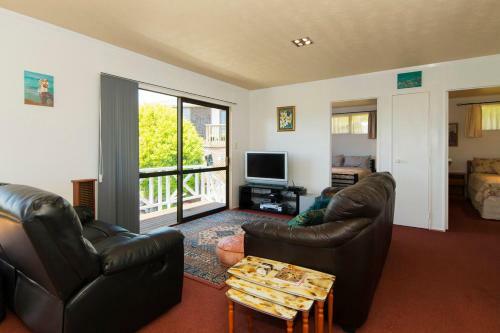 Tui's Retreat - Cable Bay Bach