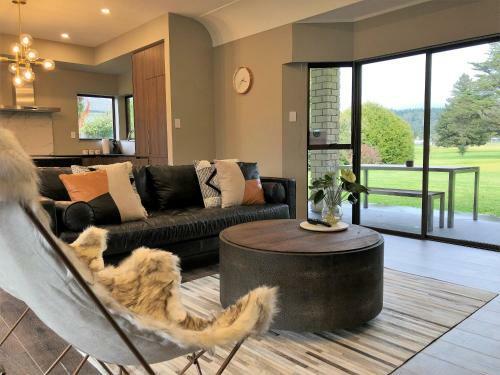 Luxury K-lodge With Golf Course View-rotorua