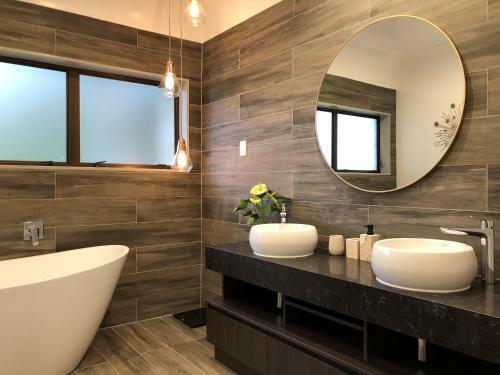 Luxury K-lodge With Golf Course View-rotorua
