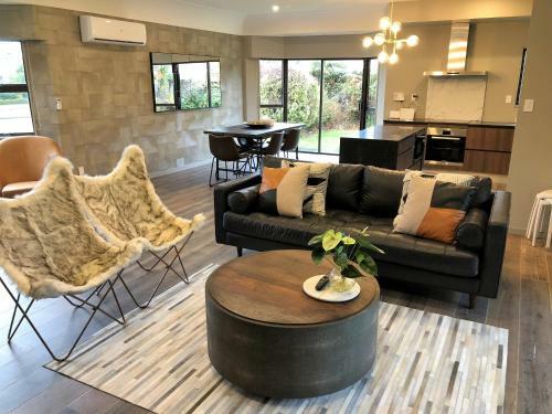Luxury K-lodge With Golf Course View-rotorua