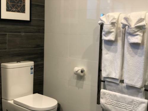 Luxury K-lodge With Golf Course View-rotorua