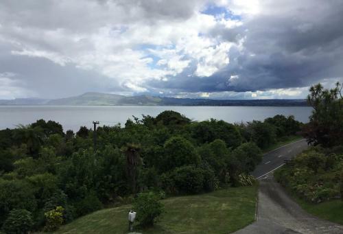 Bed & Breakfast Spectacular Lake Views
