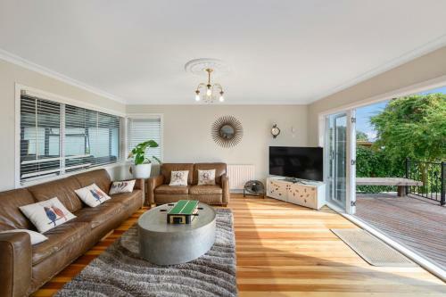 Lakeside Living - Lake Rotorua Holiday Home