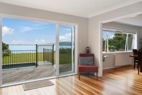 Lakeside Living - Lake Rotorua Holiday Home