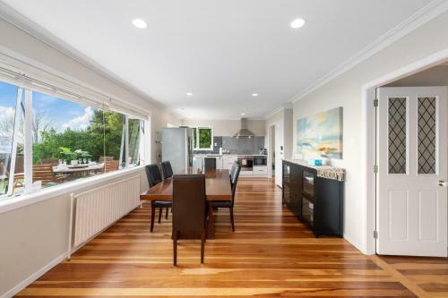 Lakeside Living - Lake Rotorua Holiday Home