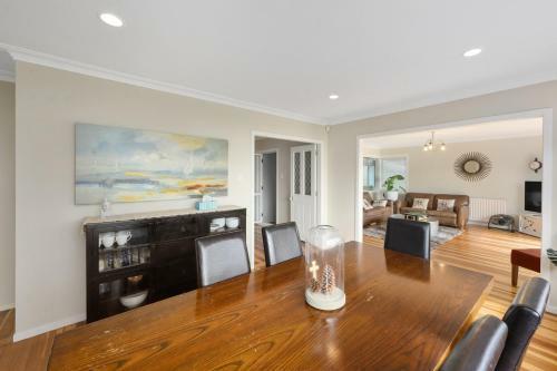 Lakeside Living - Lake Rotorua Holiday Home