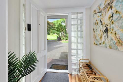 Lakeside Living - Lake Rotorua Holiday Home
