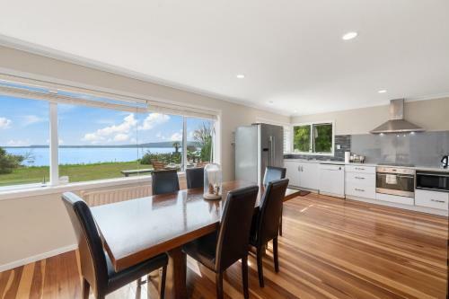 Lakeside Living - Lake Rotorua Holiday Home