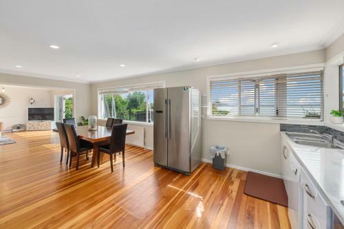 Lakeside Living - Lake Rotorua Holiday Home
