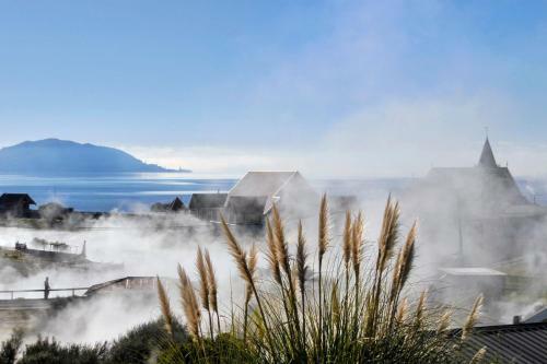 Lakeside Living - Lake Rotorua Holiday Home