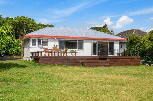 Lakeside Living - Lake Rotorua Holiday Home