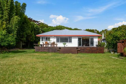 Lakeside Living - Lake Rotorua Holiday Home