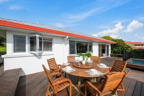 Lakeside Living - Lake Rotorua Holiday Home