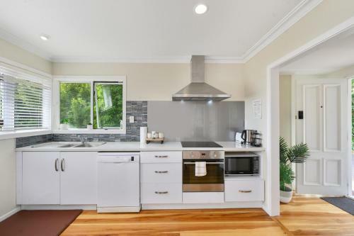 Lakeside Living - Lake Rotorua Holiday Home