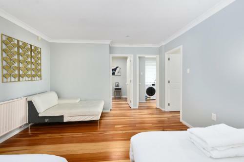 Lakeside Living - Lake Rotorua Holiday Home